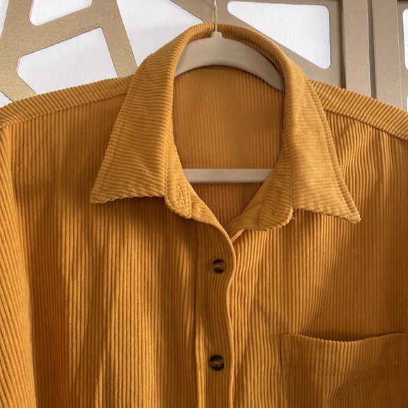 Oversized Shirt 💛 - Picture 4 of 4